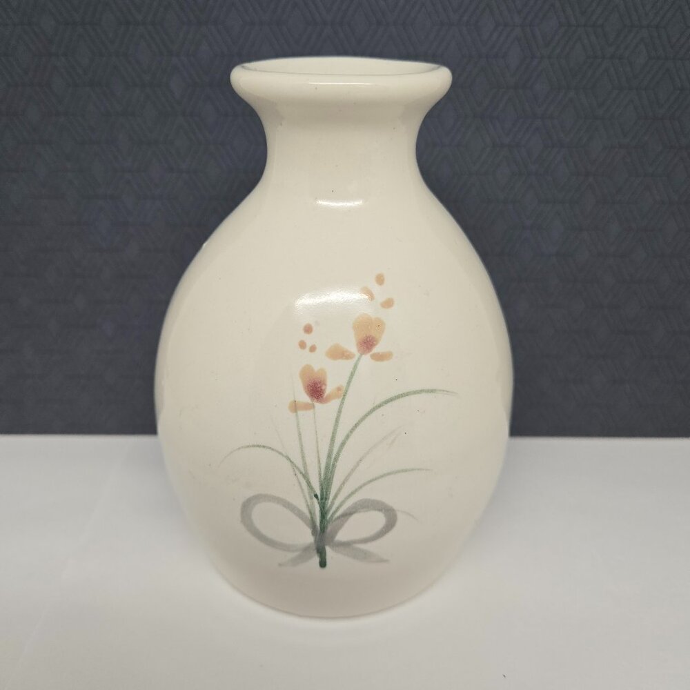Vintage Ceramic Daffodil Bud Vase, White, 5.25" tall